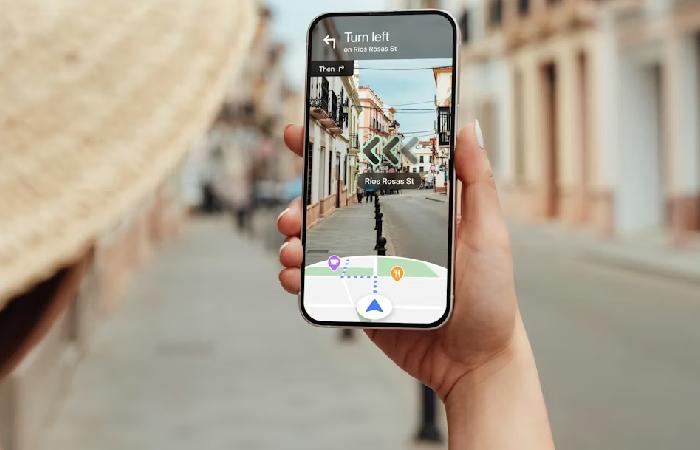 Augmented Reality (AR)